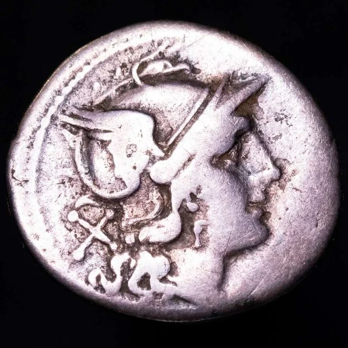 Roman Republic. Anonymous. Denarius Rome mint, 206 - 195 B.C. The Dioscuri riding right ()