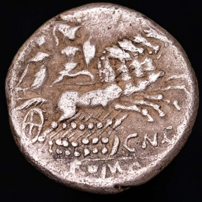 Roman Republic. Cn. Gellius, 138 BC. Denarius Rome mint, 138 B.C. CN • GEL. below; ROMA in exergue. ()
