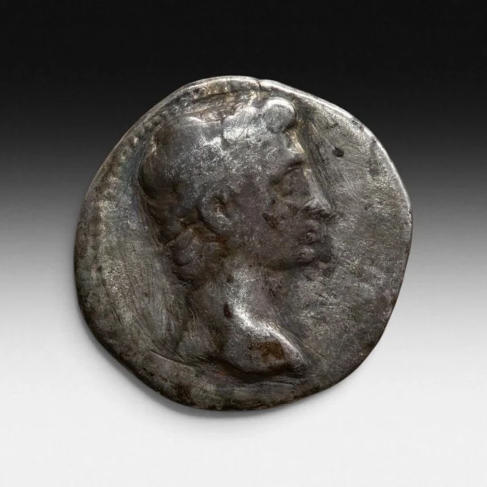 Roman Empire. Augustus (27 BC - AD 14). Denarius 27 BC - AD 14 - Rare. Good fine ()