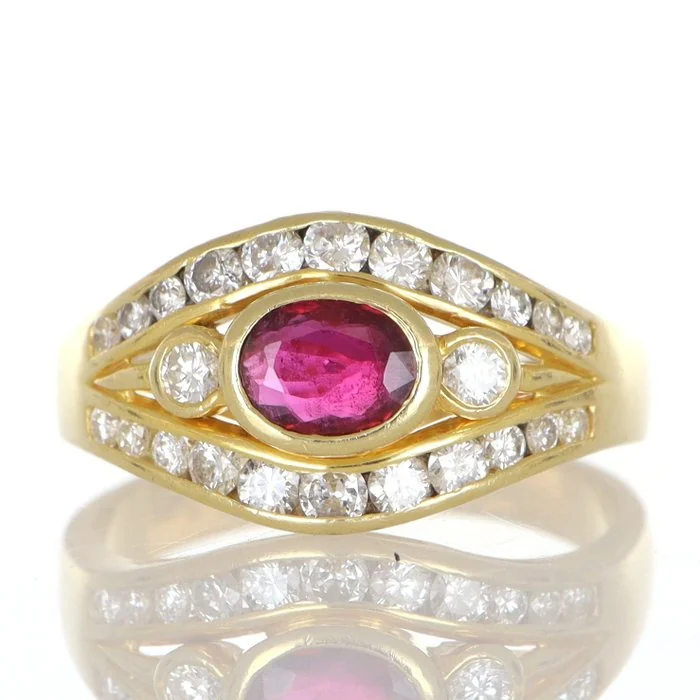 Ring - 18 kt. Yellow gold Ruby - Diamond