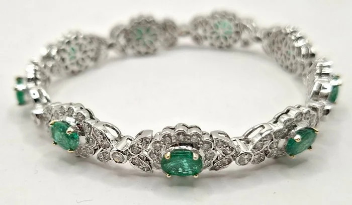 Bracelet - 18 kt. White gold - 11.49ct. tw. Emerald - Diamond