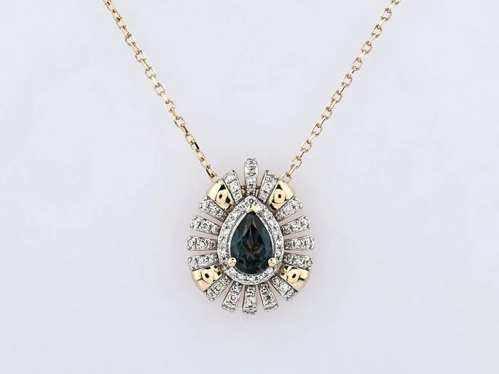 Necklace with pendant - 14 kt. Yellow gold - 0.63ct. tw. Topaz - Diamond