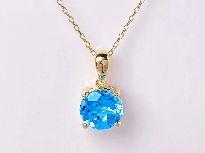 Necklace with pendant - 14 kt. Yellow gold - 2.34ct. tw. Topaz