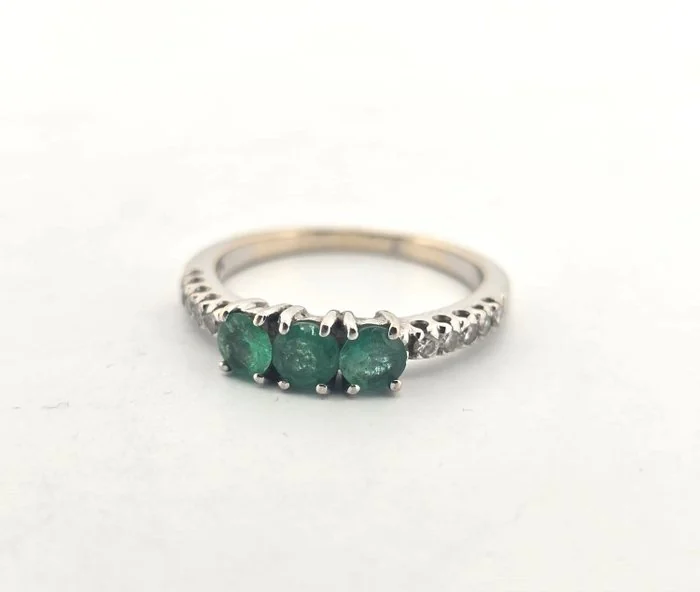Ring - 18 kt. White gold - 1.05ct. tw. Emerald - Diamond