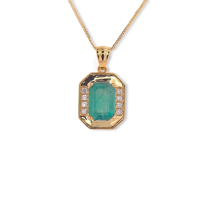 Necklace with pendant - 14 kt. Yellow gold - 1.04ct. tw. Emerald - Diamond