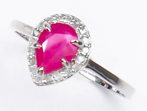 Ring - 14 kt. White gold Ruby - Diamond
