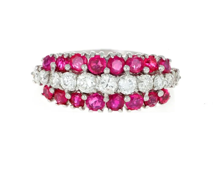 Ring - 18 kt. White gold - 0.60ct. tw. Diamond (Natural) - Ruby