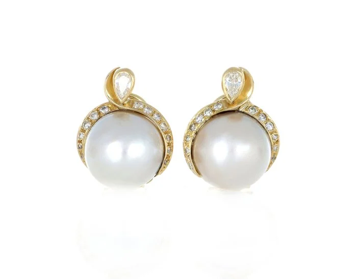 Earrings - 18 kt. Yellow gold - 0.70ct. tw. Diamond (Natural) - Pearl