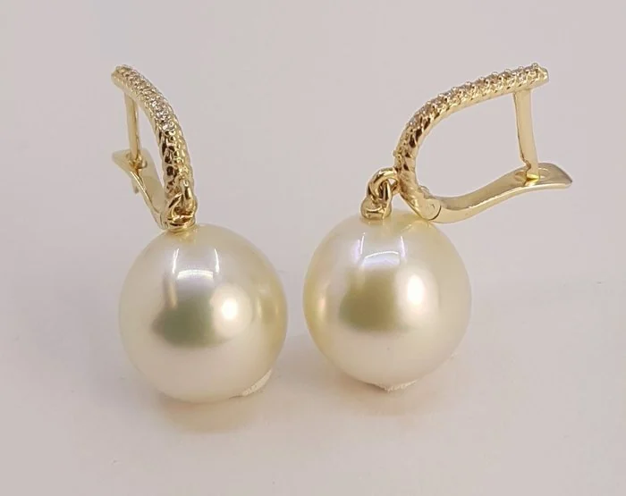 Earrings - 14 kt. Yellow gold, 12mm Golden South Sea Pearls - 0.10ct. tw. Pearl - Diamond