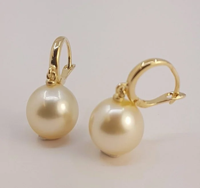Earrings - 14 kt. Yellow gold, 10x11mm Golden South Sea Pearls