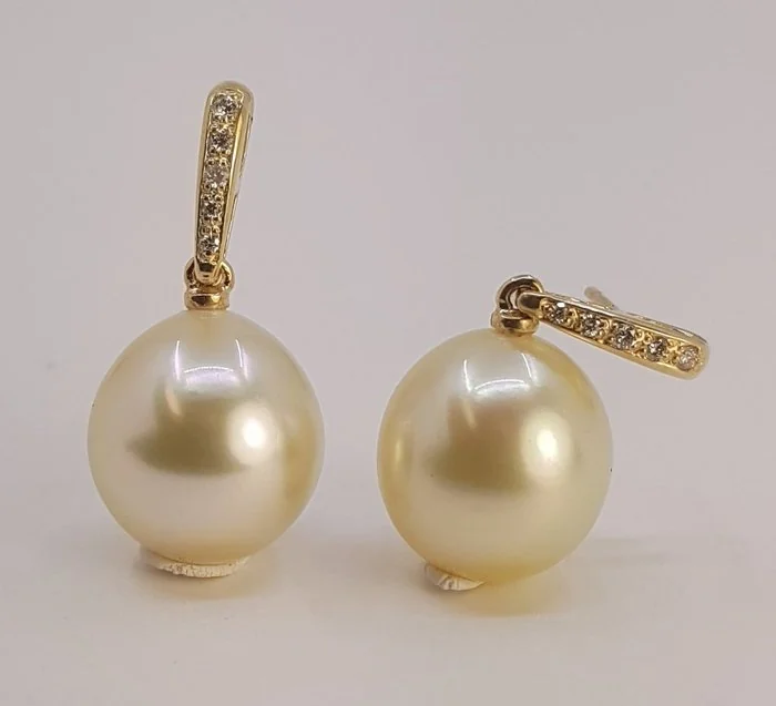 Earrings - 14 kt. 11x12mm Golden South Sea Pearls, Yellow gold - 0.08ct. tw.