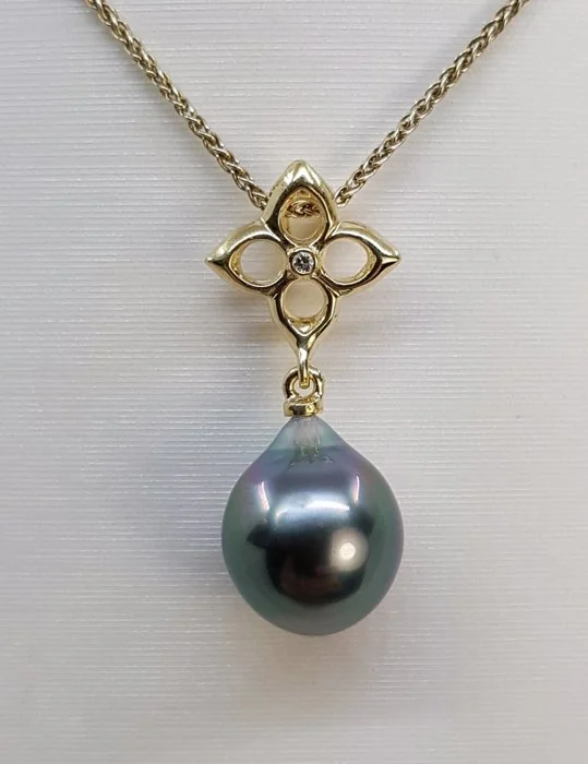 Pendant - 14 kt. Yellow gold - 0.01ct. tw. - 10x11mm Tahitian Pearl