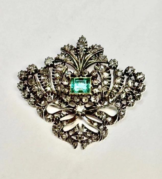 Jewellery pin - 19.2 kt. Silver, Yellow gold Emerald - Diamond