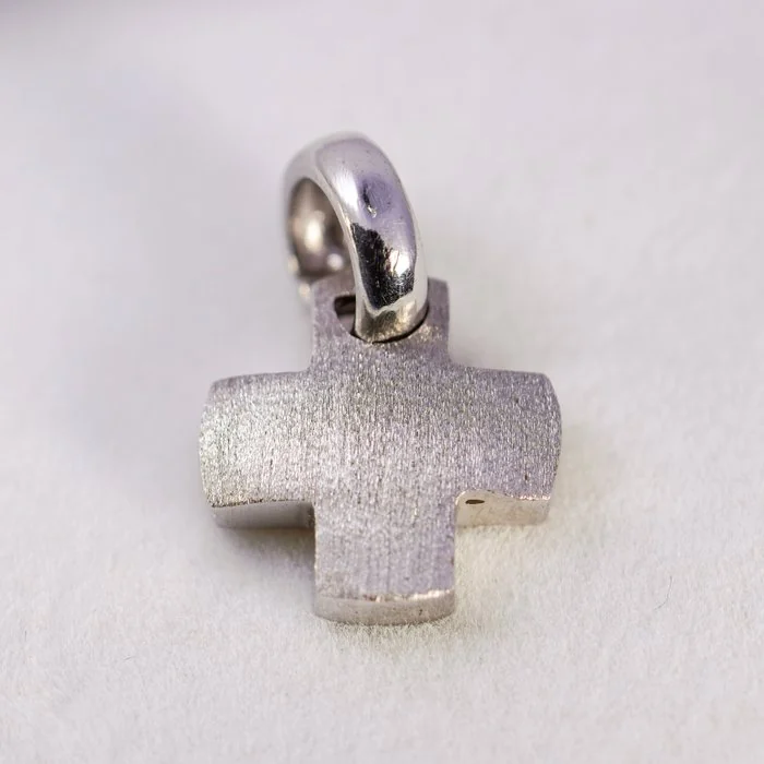 Cross pendant - 18 kt. White gold