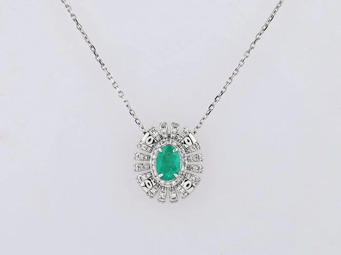 Necklace with pendant - 14 kt. White gold - 0.55ct. tw. Emerald - Diamond