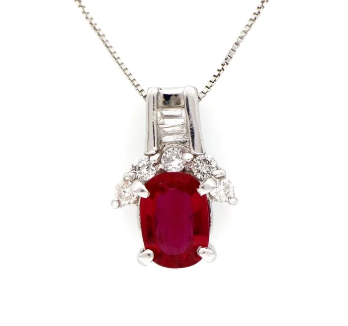 Necklace with pendant - 18 kt. Platinum, White gold - 0.68ct. tw. Ruby - Diamond
