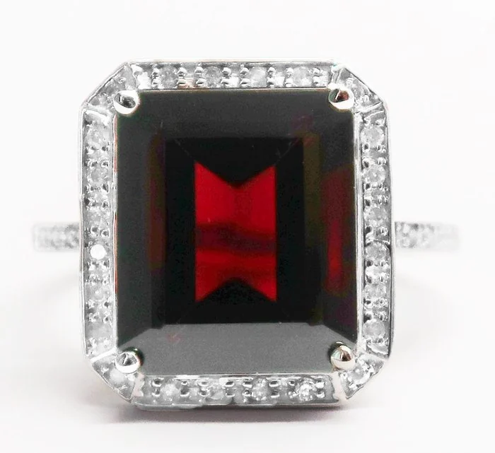 Ring - 14 kt. White gold Garnet - Diamond