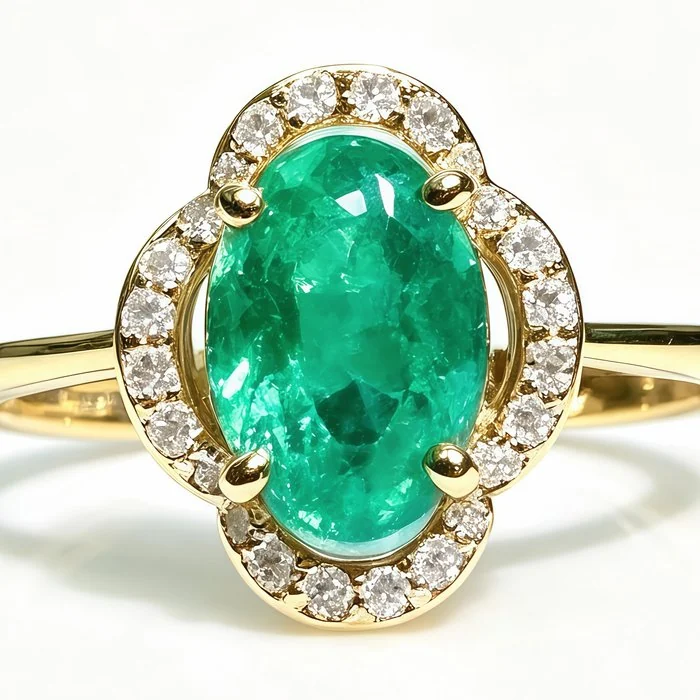 Ring - 14 kt. Yellow gold - 1.26ct. tw. Emerald - Diamond - The Lucky Flower