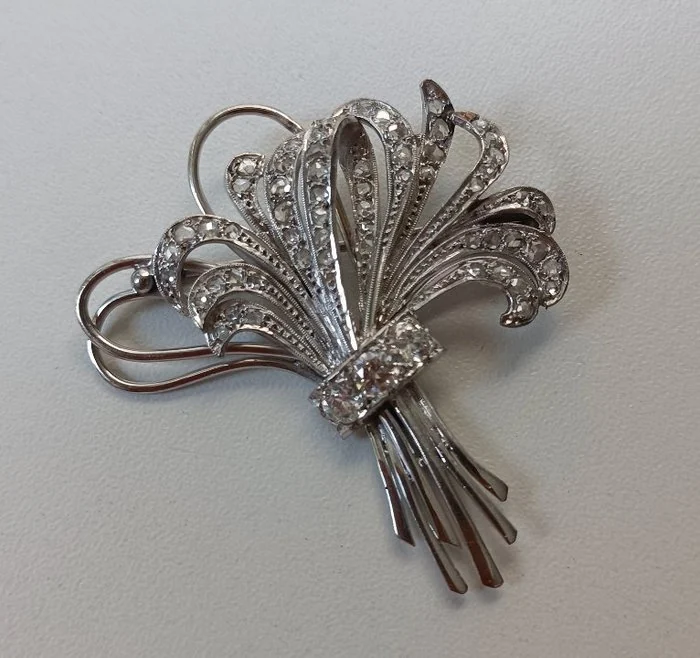 Brooch Platinum - 1.20ct. tw. - Diamond