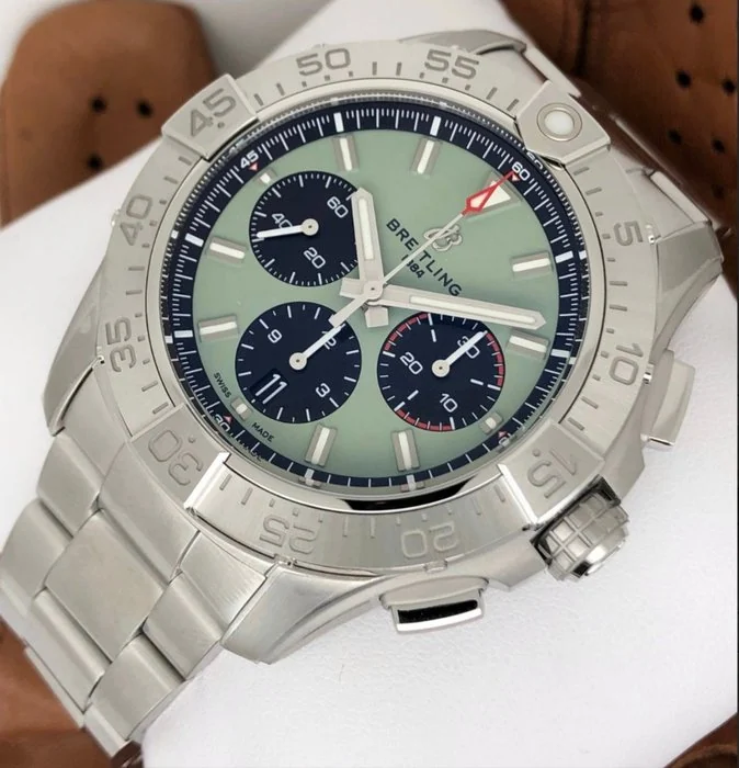 Breitling - Avenger B01 Chronograph 44 - AB0147101L1A1 - Men