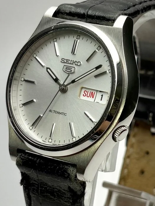 Seiko - Seiko 5 - Vintage SEIKO 5 Automatic 7S26 - 0540 – Vintage Japanese Automatic Watch – Silver Dial – Day - Date - Men - 1990 - 1999