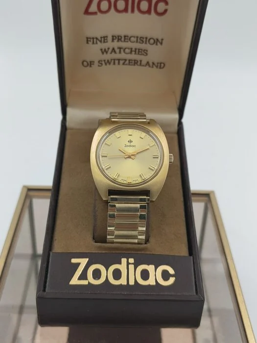 Zodiac - Cal 61A - Cushion Case - Manual Wind - Men - 1970 - 1979
